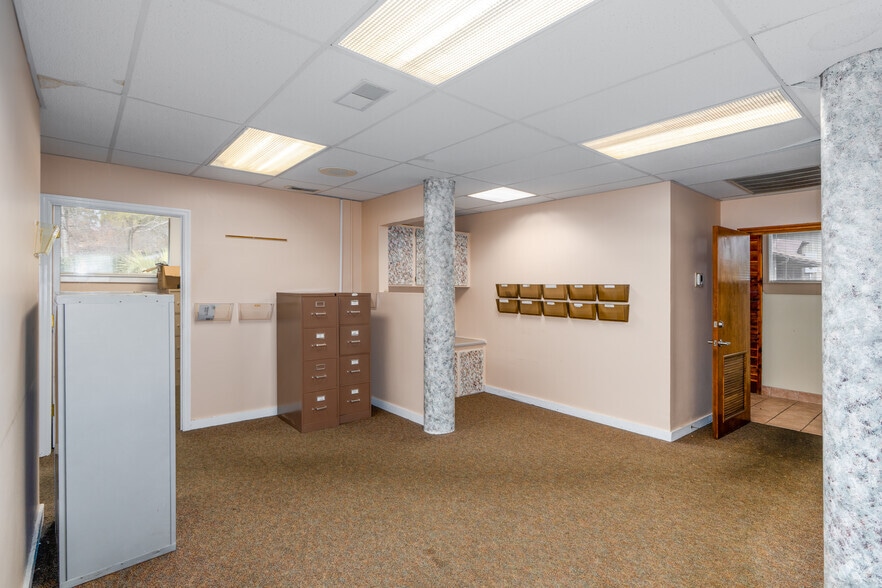 More Photos Of 2 Woodcross Dr, Columbia Medical For Sale