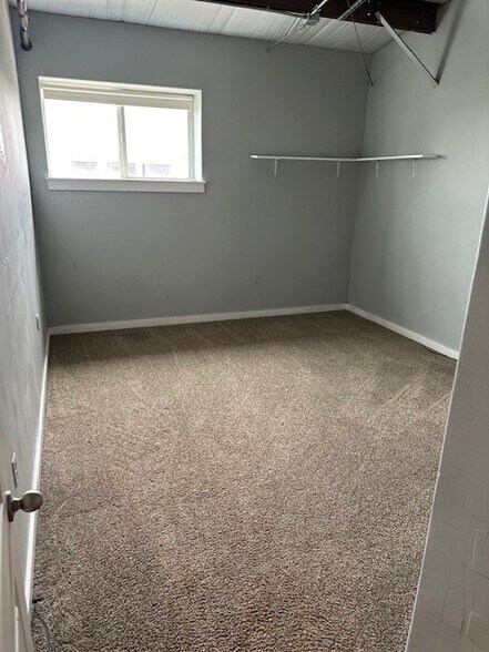 More Photos Of 6355 Boucher Dr, Edmond Showroom For Lease