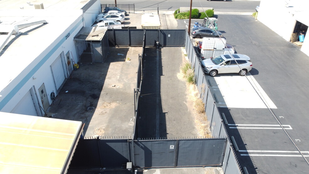 More Photos Of 21531 Strathern St, Canoga Park Warehouse For Lease