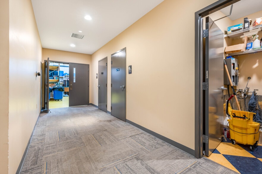 More Photos Of 255 Cumberland Trace Rd, Bowling Green Flex For Lease