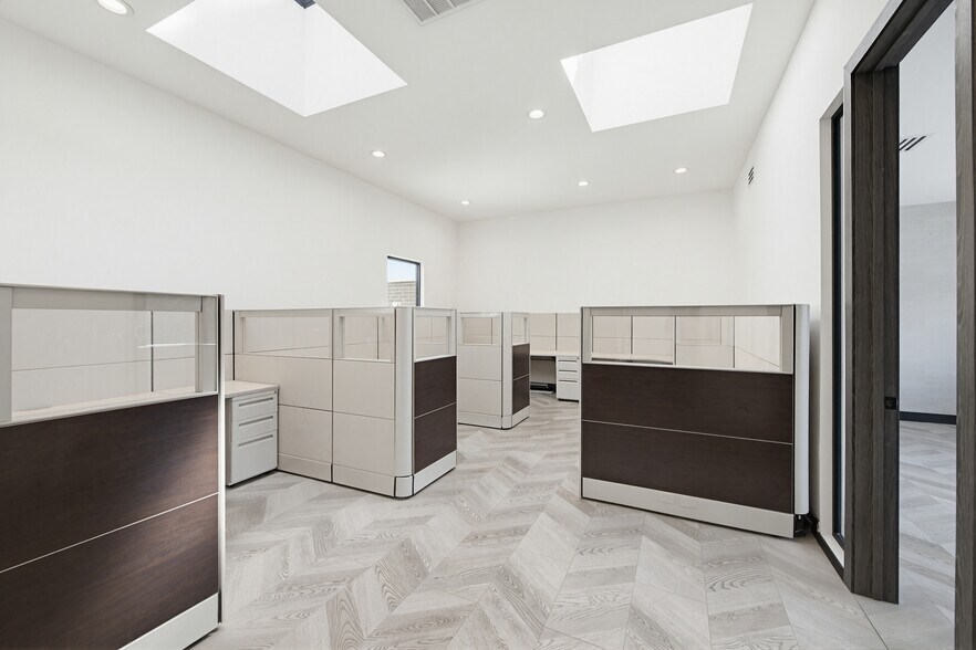 More Photos Of 4041 Wilshire Blvd, Los Angeles Office For Lease