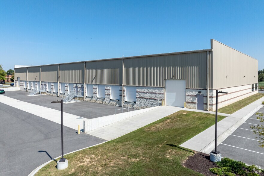 More Photos Of 214 Coursevall Dr, Centreville Light Distribution For Lease