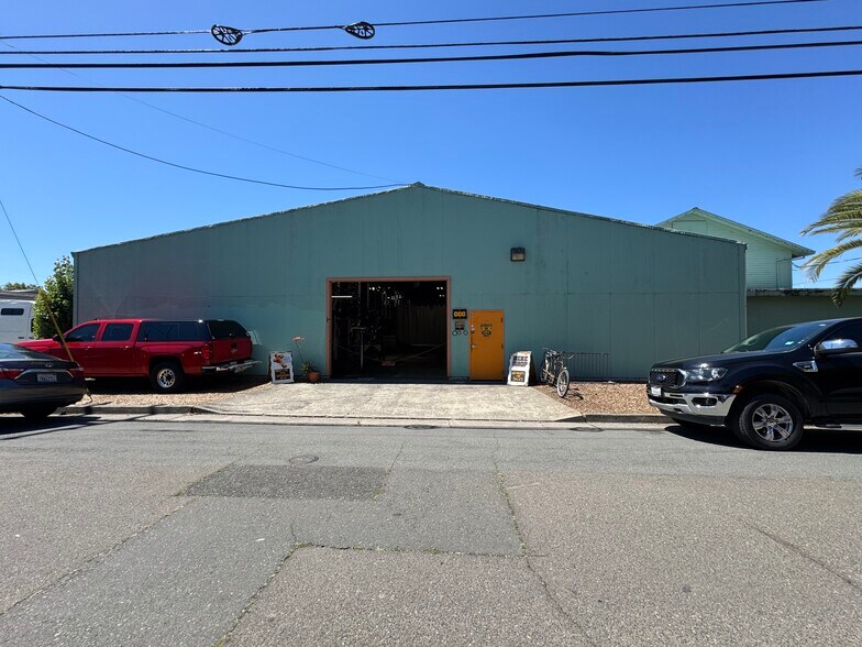 More Photos Of 409 S Petaluma Blvd, Petaluma General Retail For Sale