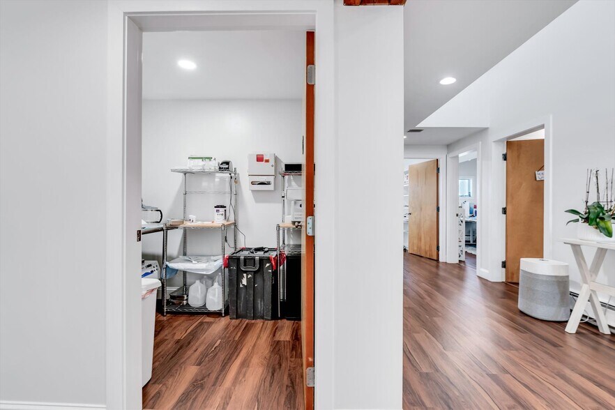 More Photos Of 1049 Main St, West Barnstable Medical For Sale
