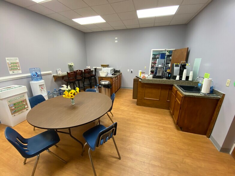 More Photos Of 1132 Pickett Rd, Norfolk Research And Development For Sale