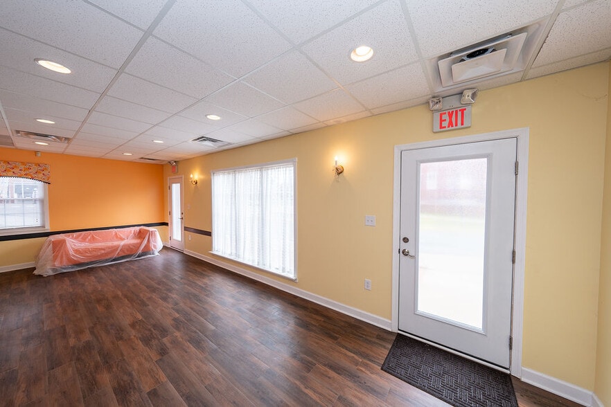 More Photos Of 101 Elm Ave, Louisa General Retail For Lease