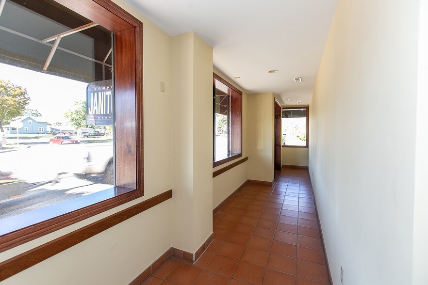 More Photos Of 2040 N Ferry St, Anoka Office For Sale