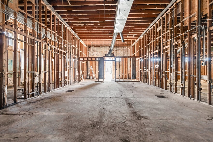 More Photos Of 1580 Washington Blvd, Ogden Storefront For Sale