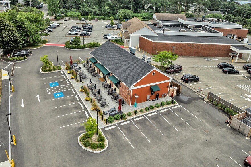 More Photos Of 859 Main St, Chatham Freestanding For Sale