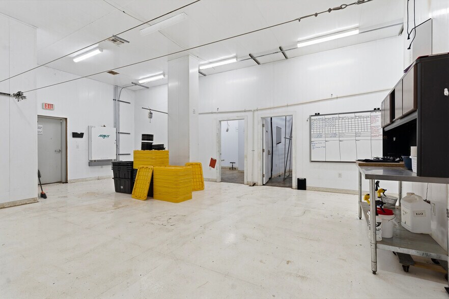 More Photos Of 22900 W Skelly Rd, Haskell Light Manufacturing For Sale