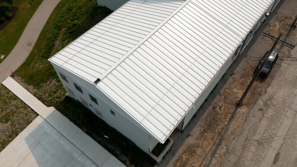 More Photos Of 2424 Mulberry Ave, Cleveland Manufacturing For Sale