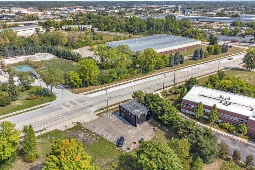 More Photos Of 44911 Grand River Ave, Novi Land For Lease