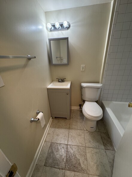 More Photos Of 3130 Buena Vista Ter SE, Washington Apartments For Sale