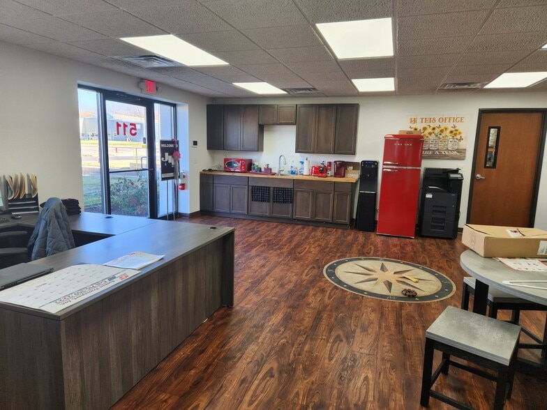 More Photos Of 511 E Centralia St, Elkhorn Manufacturing For Lease