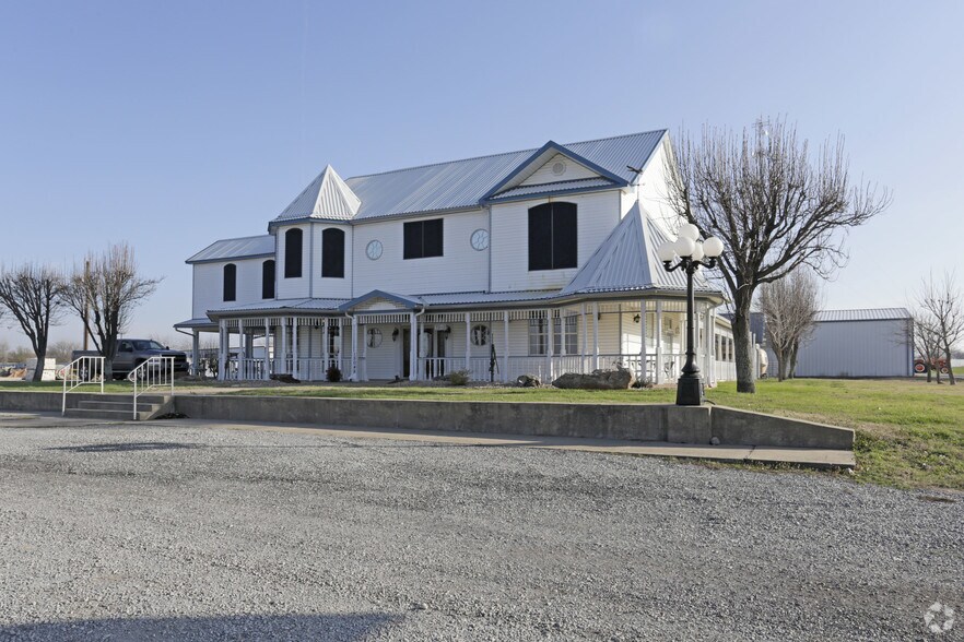 More Photos Of 15048 US Highway 75, Van Alstyne Specialty For Lease