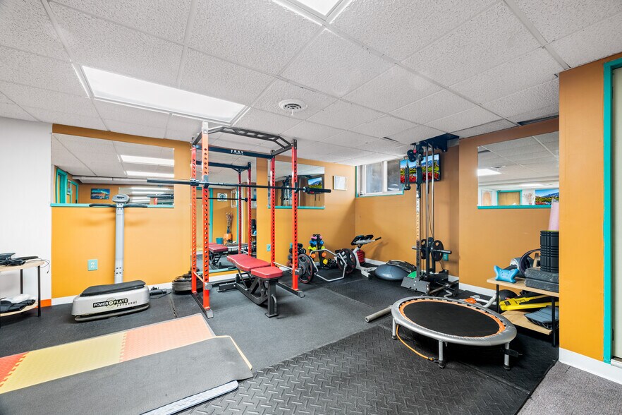 More Photos Of 253-257 Main St, Torrington Office For Sale