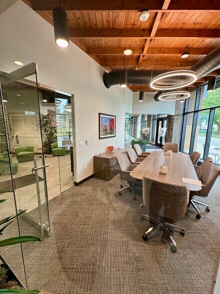 More Photos Of 222 E Park St, Edwardsville Office For Lease