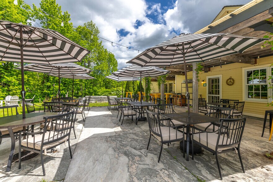 More Photos Of 305 Main St, Peru Restaurant For Sale