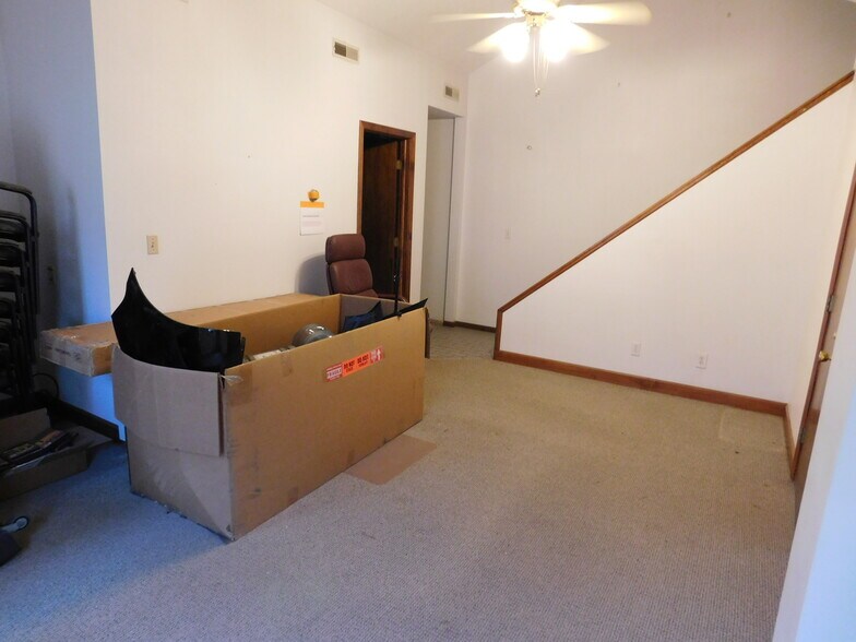 More Photos Of 109 N Harrison St, Leesburg Warehouse For Sale