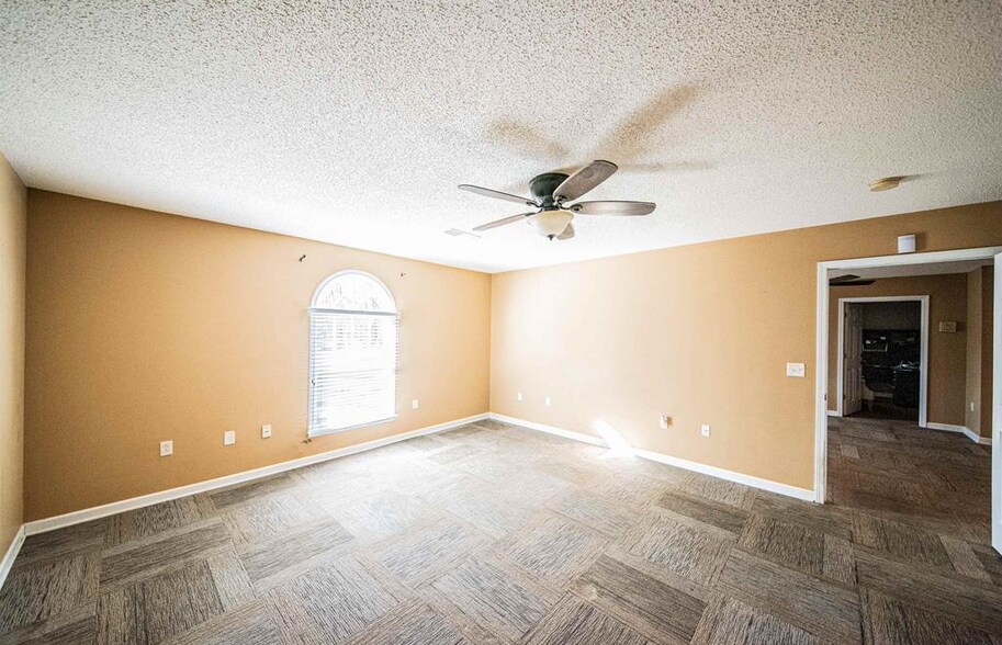 More Photos Of 2025 Clark Line Rd, Paducah Apartments For Sale