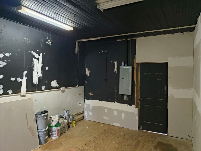 More Photos Of 202 E. North Main Street, Littleton General Retail For Sale