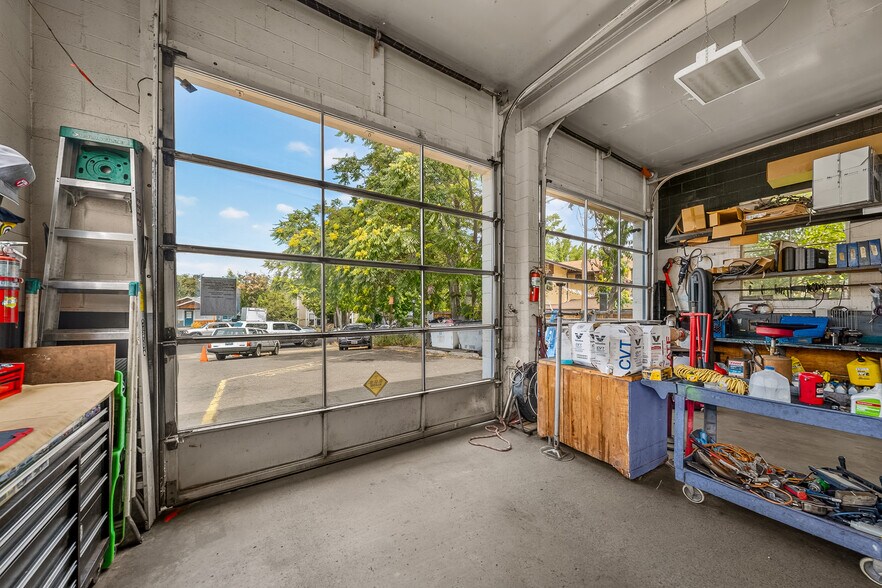 More Photos Of 75 Lithia Way, Ashland Service Station For Sale