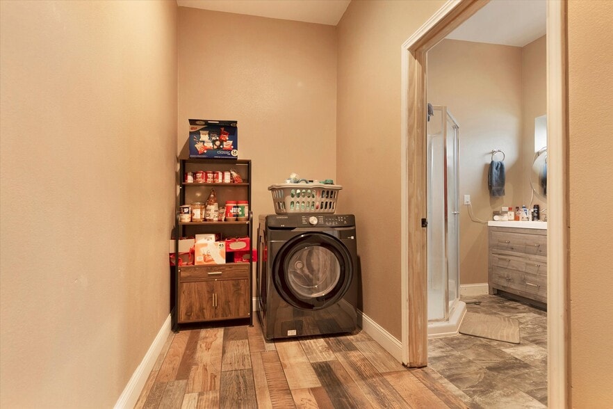 More Photos Of 5504 County Road 2646, Royse City Light Distribution For Lease