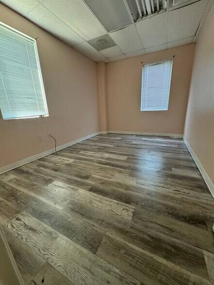 More Photos Of 6089 Apple Tree Dr, Memphis Office For Sale