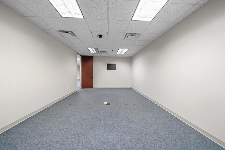 More Photos Of 7840 N Sam Houston Pky W, Houston Office For Lease