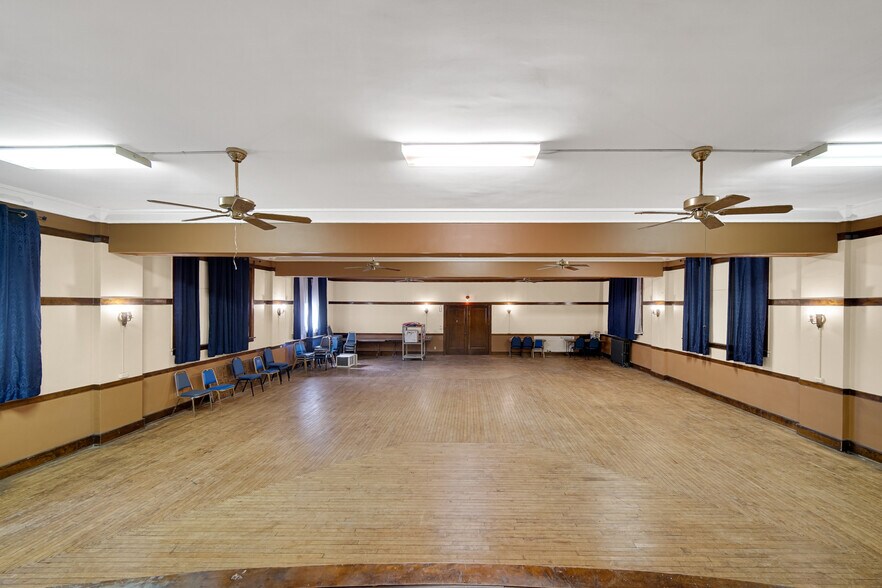 More Photos Of 512 Temple St, Whiting Specialty For Sale