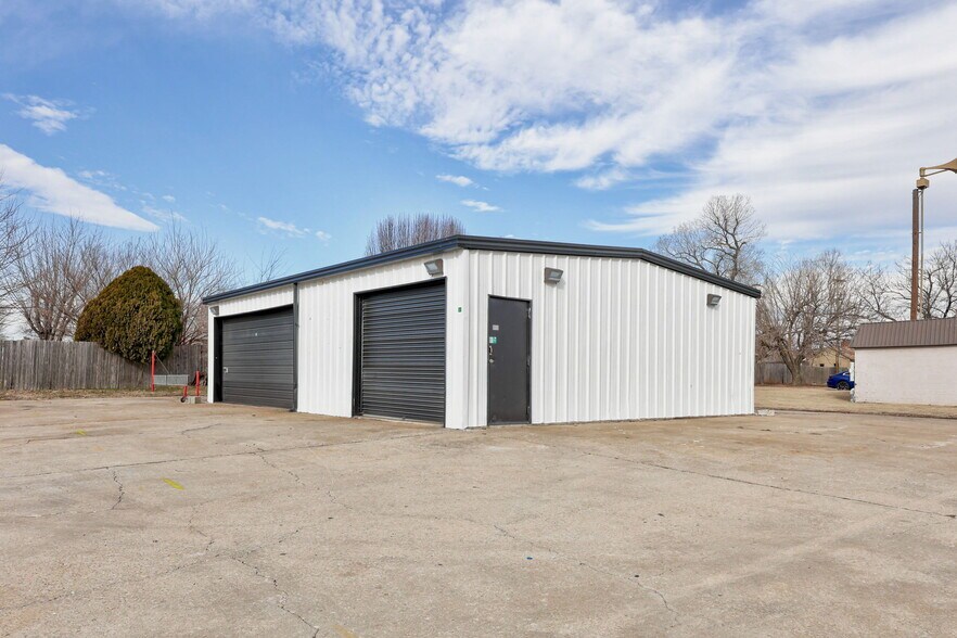 More Photos Of 1809 S Eastern Ave, Moore Auto Repair For Sale