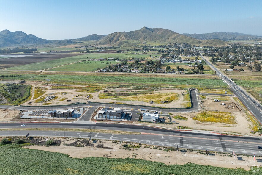 More Photos Of Domenigoni Pky, Winchester Storefront For Lease