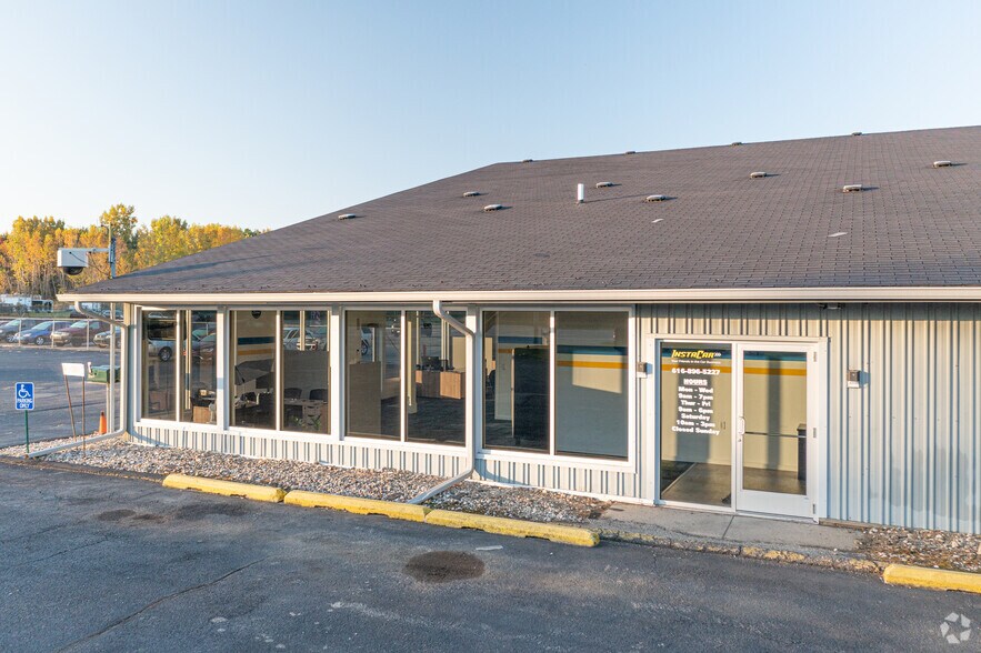 More Photos Of 4500 Remembrance Rd NW, Grand Rapids Auto Dealership For Lease