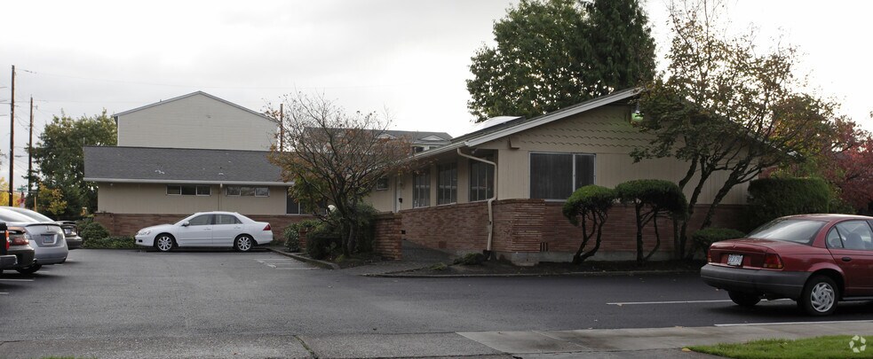 More Photos Of 7656 SE Division St, Portland Medical For Sale