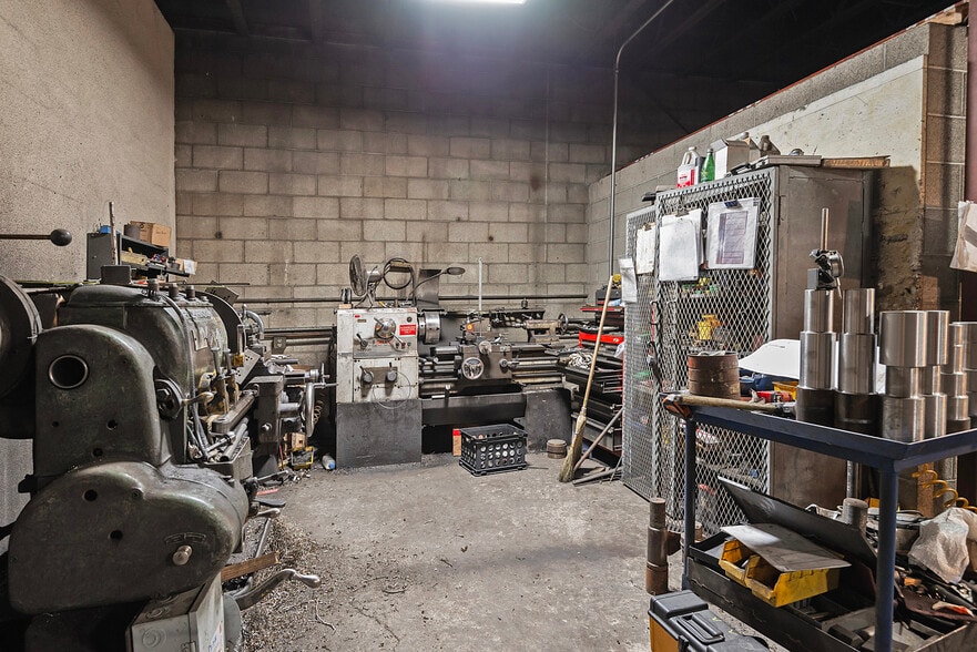 More Photos Of 1926 Pioneer Rd, Salt Lake City Manufacturing For Sale