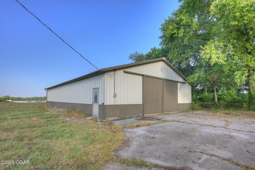 More Photos Of 1373 W Fairview Ave, Carthage Warehouse For Sale