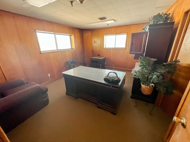 More Photos Of 1409 E Highway 350, Big Spring Industrial For Sale