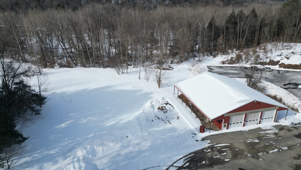 More Photos Of 524 Main St S, Woodbury Garden Center For Lease