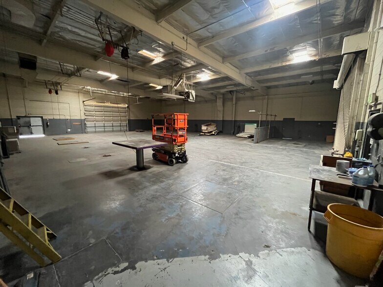 More Photos Of 1919 Columbus St, Bakersfield Warehouse For Lease