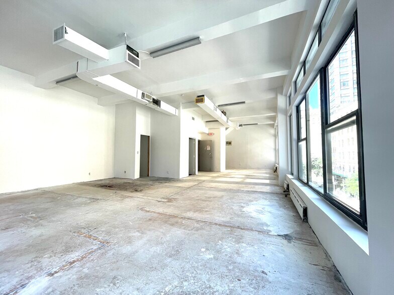 More Photos Of 300 W 56th St, New York Restaurant For Lease