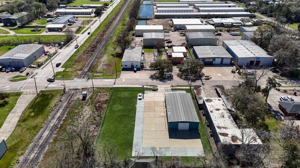 More Photos Of 314 E Walker St, League City Warehouse For Lease