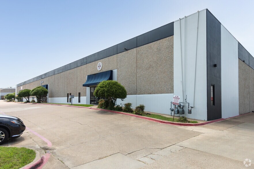 Primary Photo Of 3011-3017 Red Hawk Dr, Grand Prairie Distribution For Lease