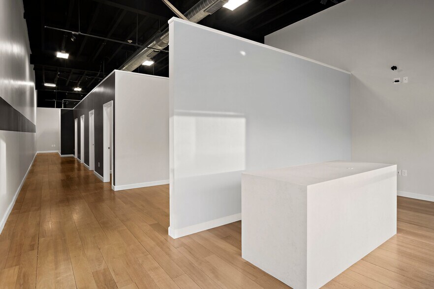 More Photos Of 47 Newbury St, Peabody Freestanding For Lease