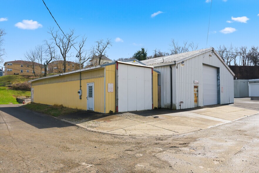 More Photos Of 715 W Pike St, Clarksburg Mixed Retail For Lease