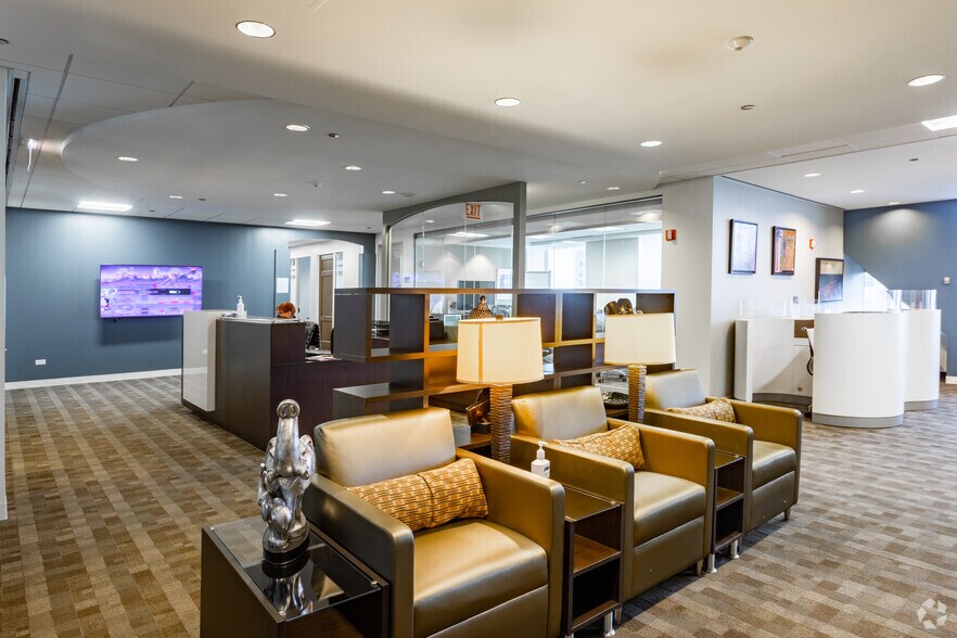 More Photos Of 875 N Michigan Ave, Chicago Coworking Space