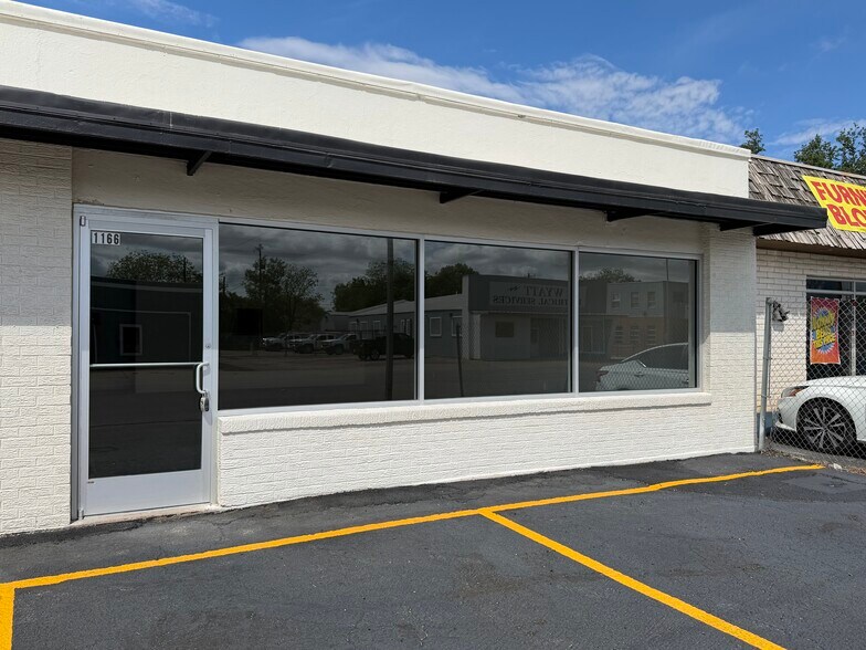 More Photos Of 1166 Butternut St, Abilene Flex For Lease