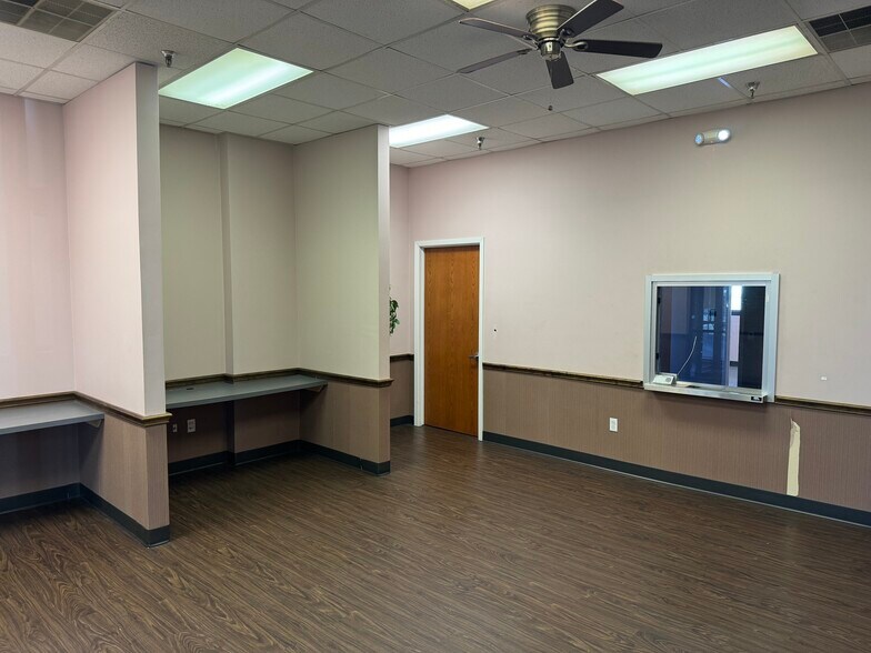 More Photos Of 6112 McCart Ave, Fort Worth Office For Sale