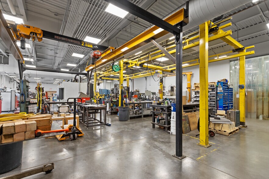 More Photos Of 275 Manhattan South Rd, Manhattan Light Manufacturing For Lease