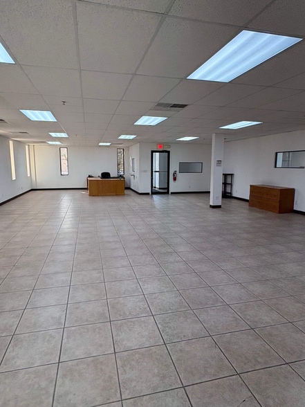 More Photos Of 475 Business Park Ln, Allentown Warehouse For Lease
