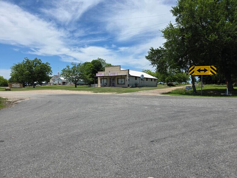 More Photos Of 110 County Road 421, Thorndale Storefront Retail Office For Sale